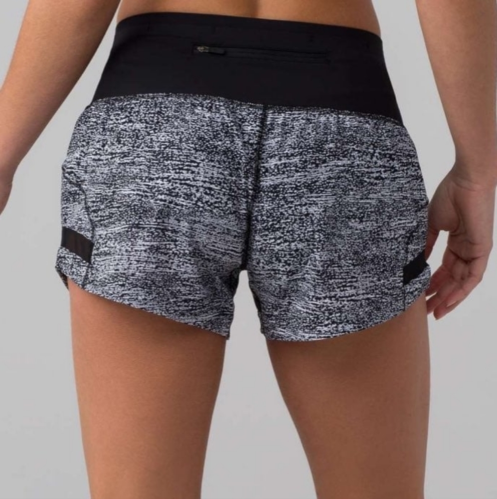 NWOTS **Lululemon** Pace Perfect Shorts. Size 10. Black And White - Picture 11 of 12